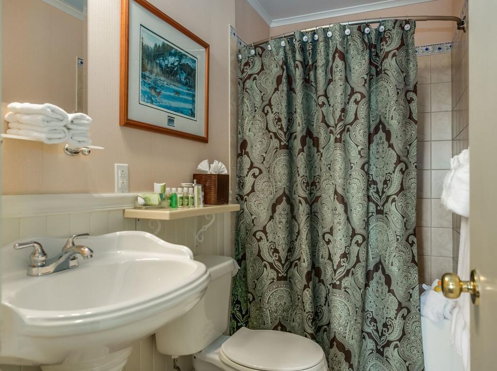 George House Heritage Bed And Breakfast Dildo Екстериор снимка